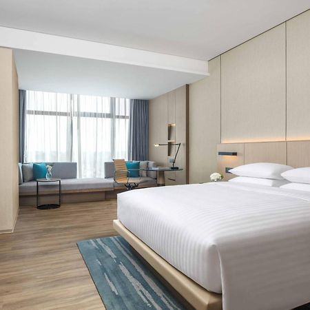 Courtyard By Marriott Shenzhen Bao'An Hotell Exteriör bild