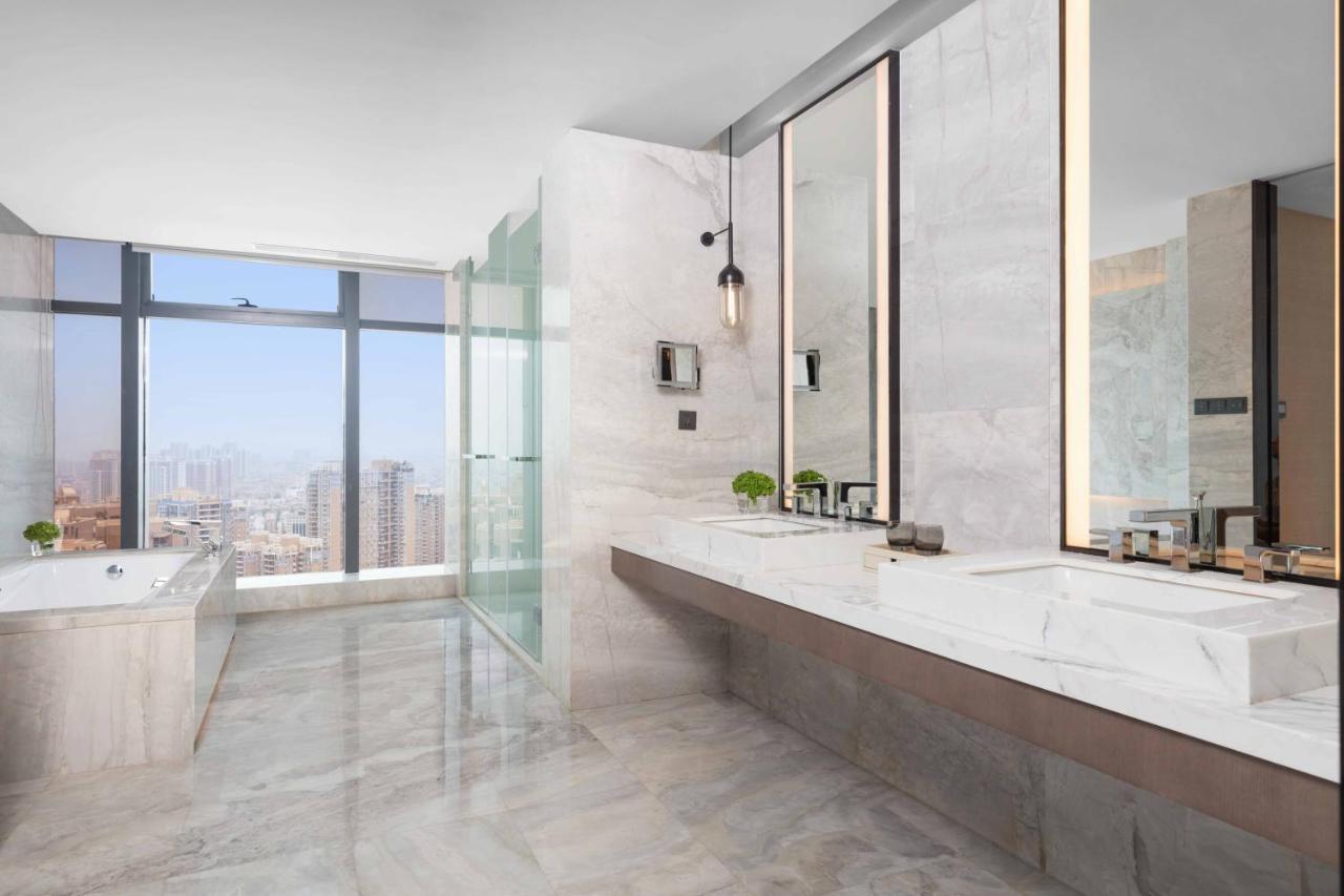 Courtyard By Marriott Shenzhen Bao'An Hotell Exteriör bild