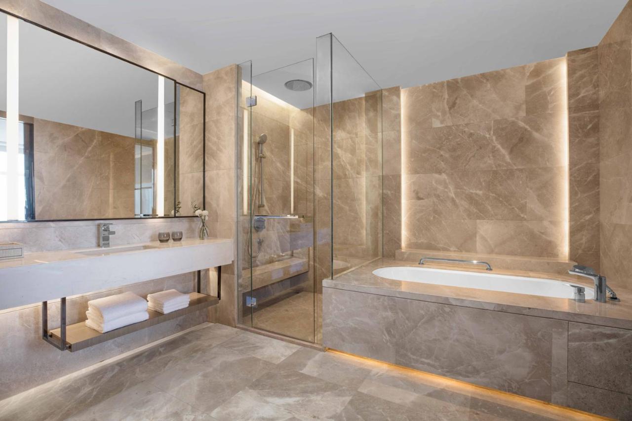 Courtyard By Marriott Shenzhen Bao'An Hotell Exteriör bild